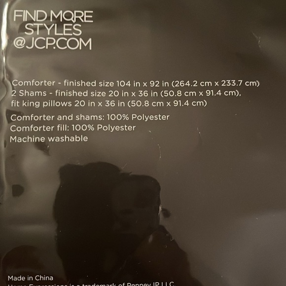 New.  King size reversible comforter set - Picture 6 of 6